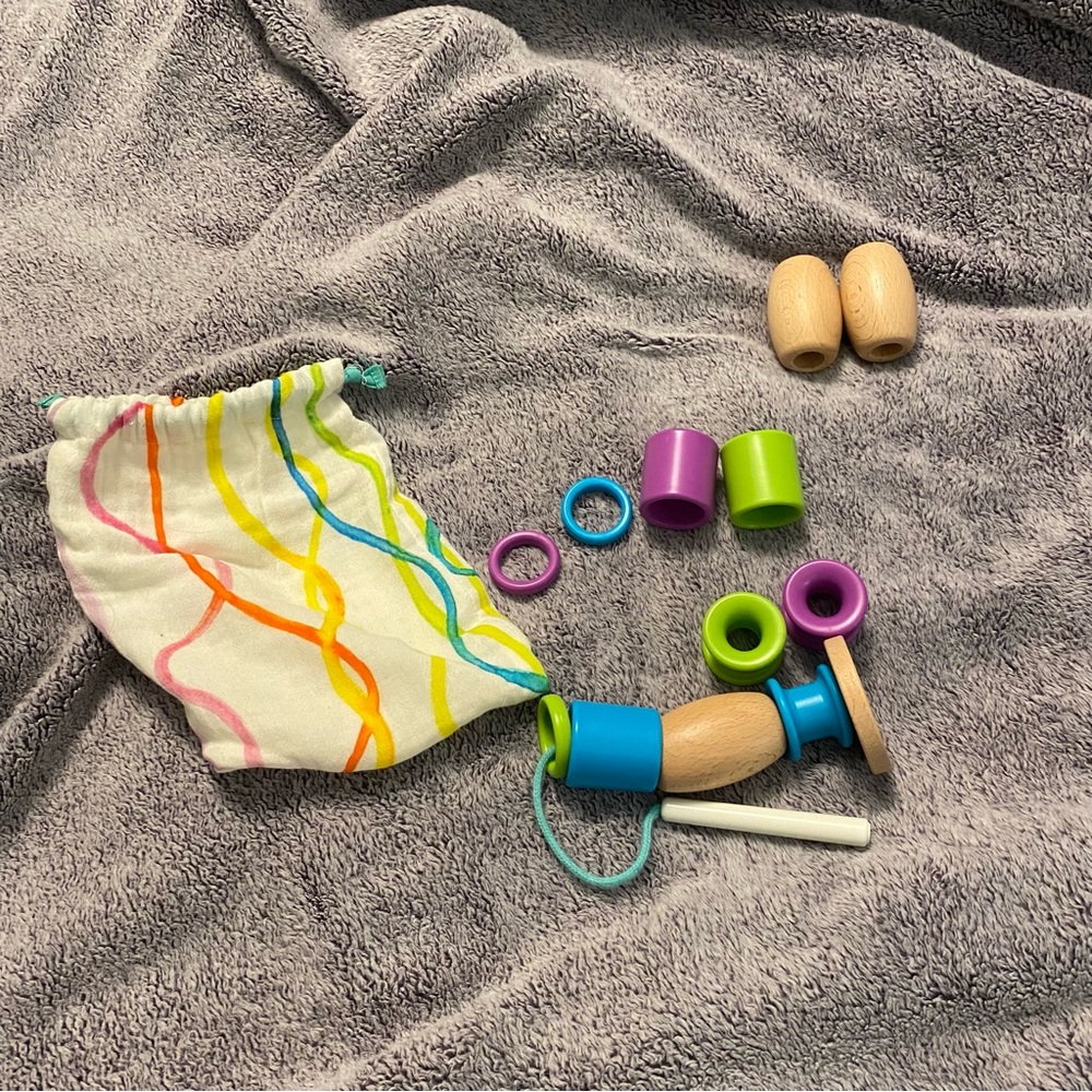 Lovevery Threadable Bead Kit - Picture 4 of 5